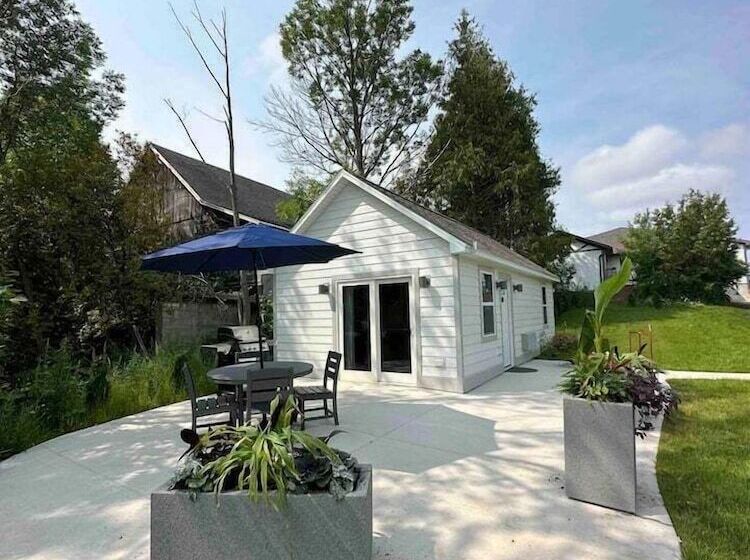 فندق صغير Sister Bay Inn