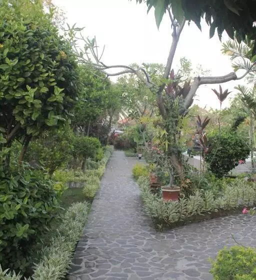 Retkeilymaja Taman Lily S