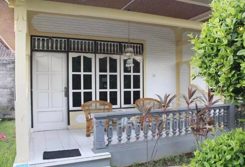 Retkeilymaja Taman Lily S