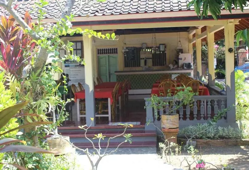 Retkeilymaja Taman Lily S