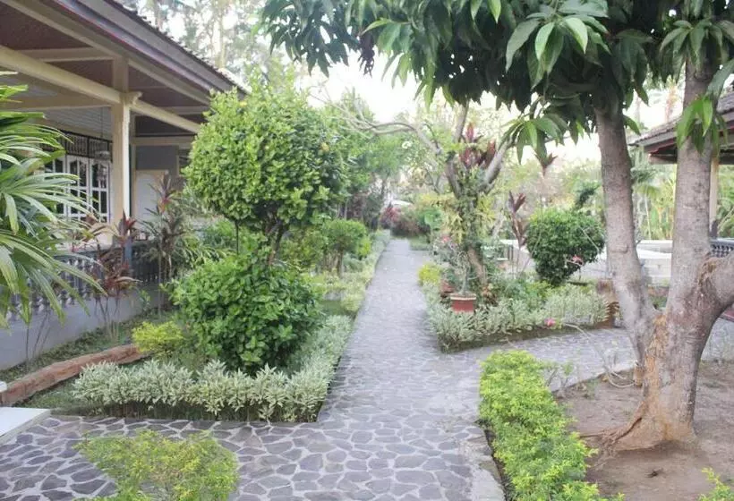 Retkeilymaja Taman Lily S