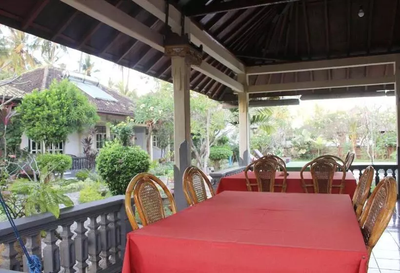 Retkeilymaja Taman Lily S