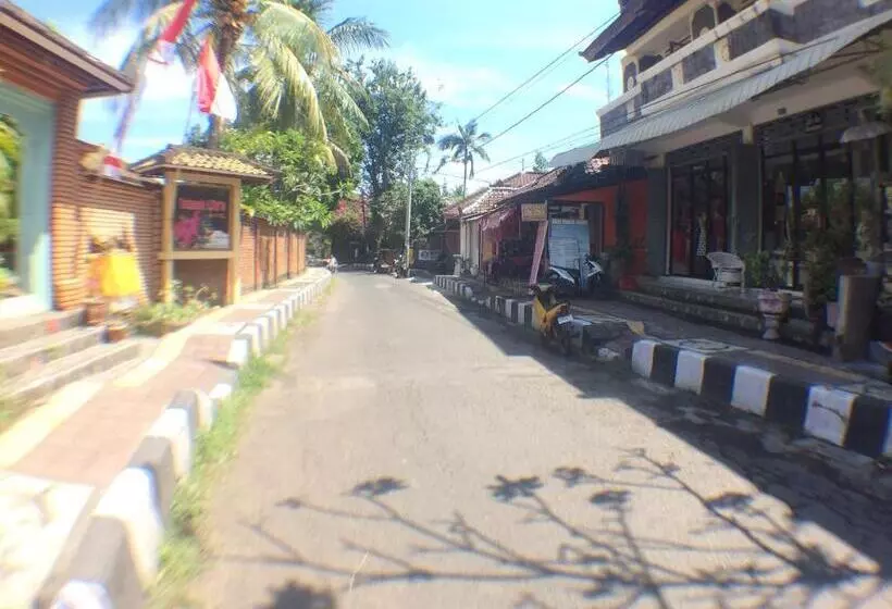 Retkeilymaja Taman Lily S
