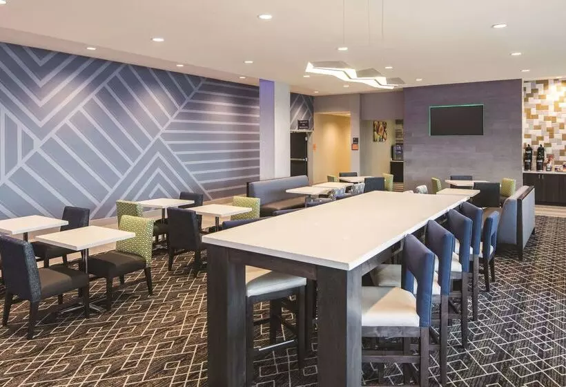 Hotelli La Quinta Inn & Suites By Wyndham Atlanta South   Mcdonough