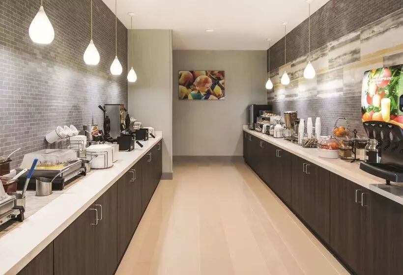 Hotelli La Quinta Inn & Suites By Wyndham Atlanta South   Mcdonough