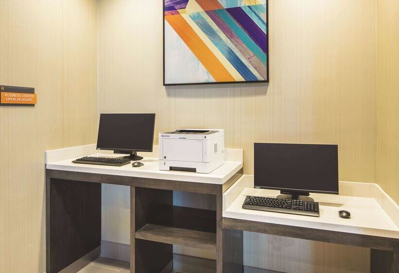 Otel La Quinta Inn & Suites By Wyndham Atlanta South   Mcdonough