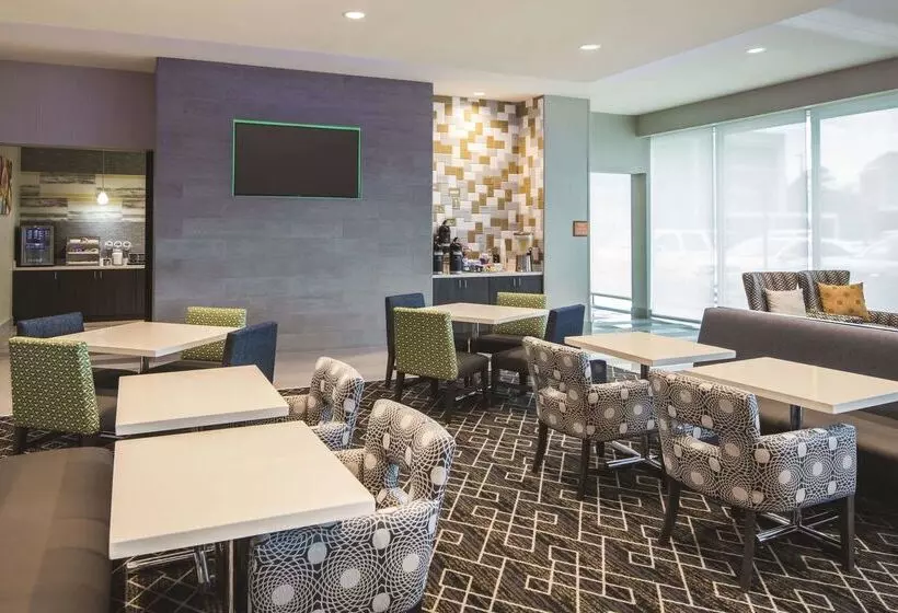 Hotelli La Quinta Inn & Suites By Wyndham Atlanta South   Mcdonough