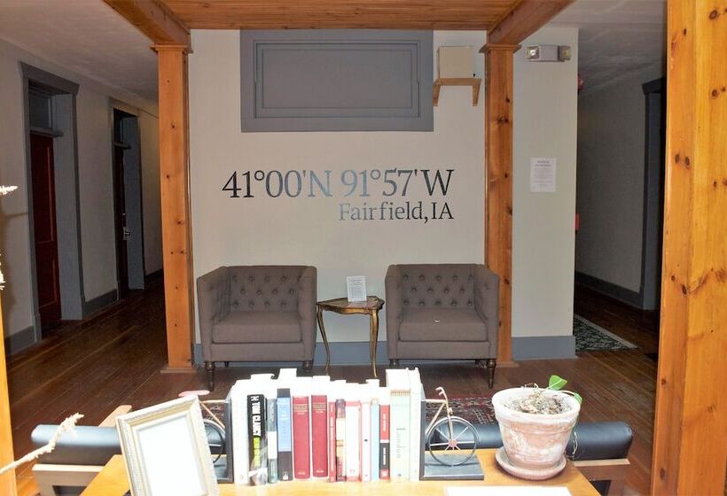 호텔 The Landmark Inn