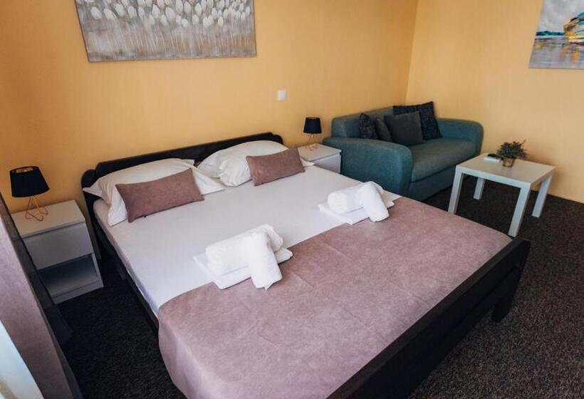 پانسیون Laguna Green Guest House