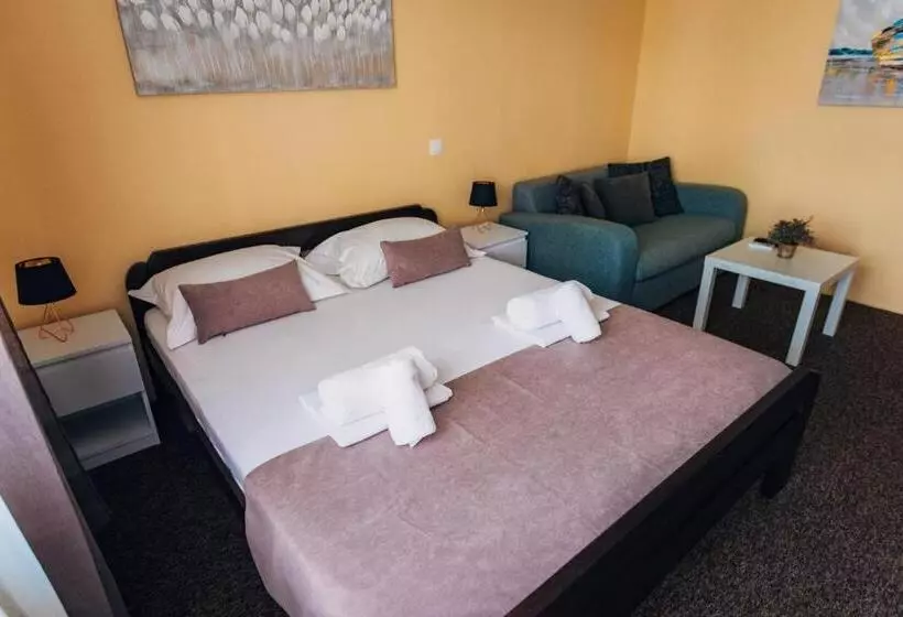 پانسیون Laguna Green Guest House