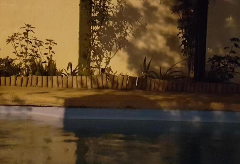 پانسیون Pioneers Self Catering