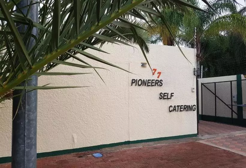 پانسیون Pioneers Self Catering