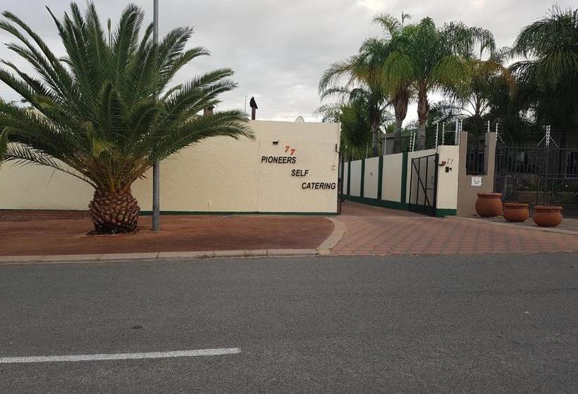 پانسیون Pioneers Self Catering