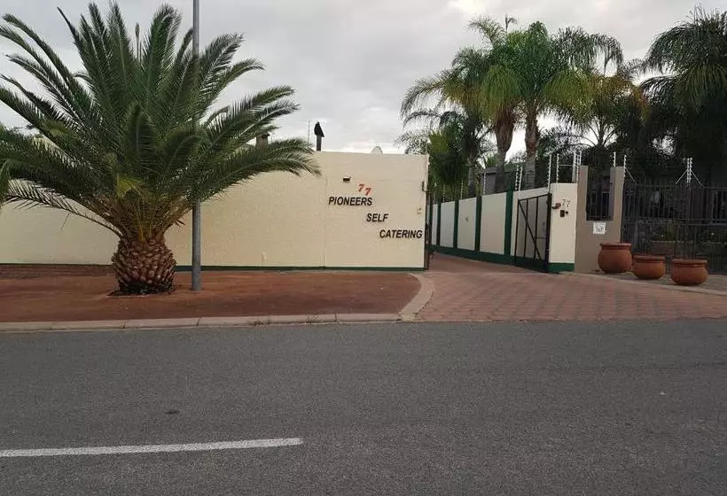 پانسیون Pioneers Self Catering