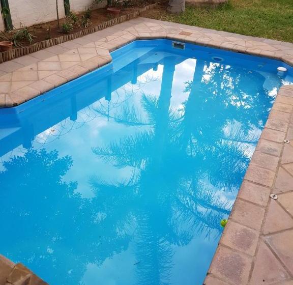 پانسیون Pioneers Self Catering