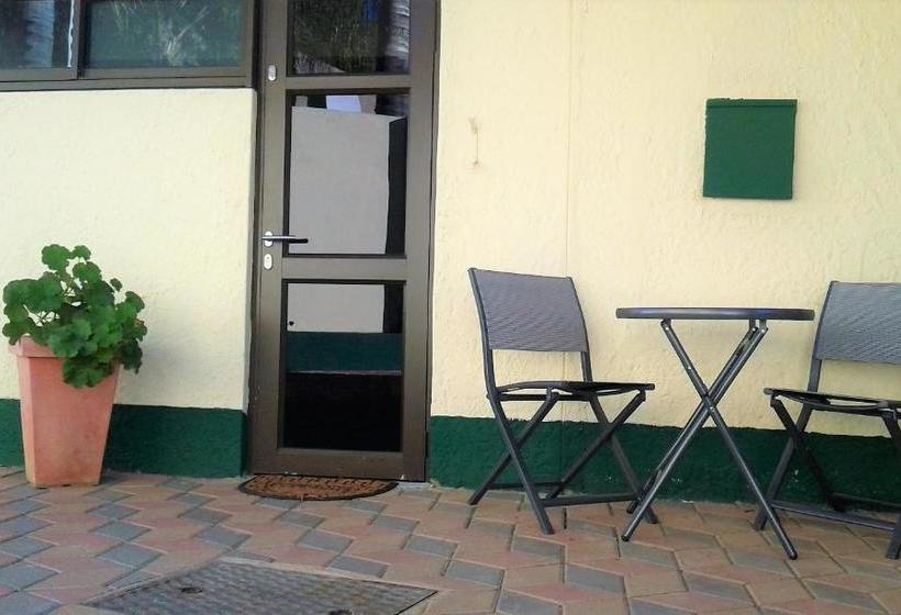 پانسیون Pioneers Self Catering