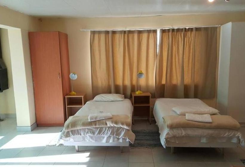 پانسیون Pioneers Self Catering