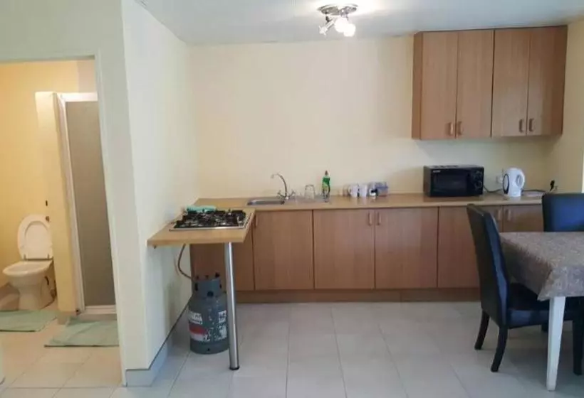 پانسیون Pioneers Self Catering