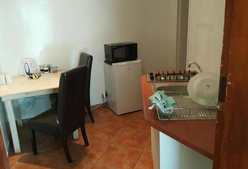 پانسیون Pioneers Self Catering