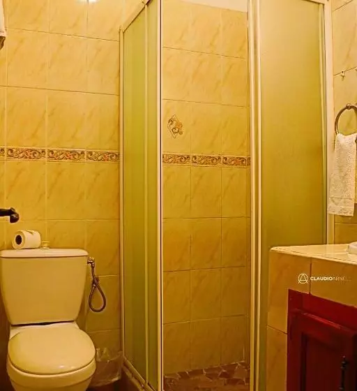 پانسیون Over The Hill Residence