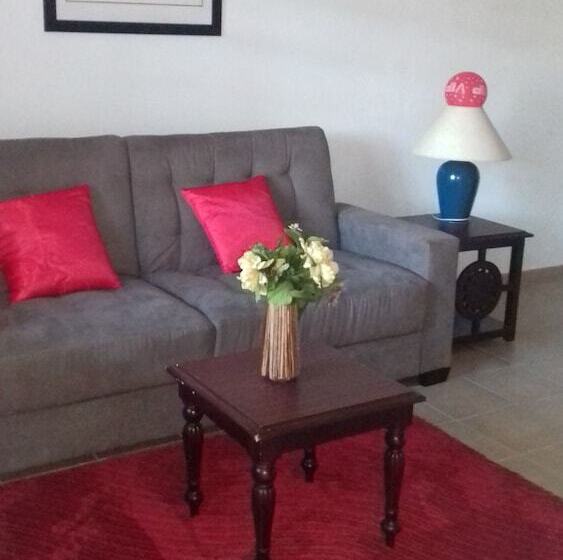 پانسیون Over The Hill Residence