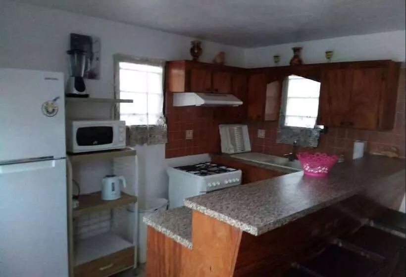 پانسیون Over The Hill Residence