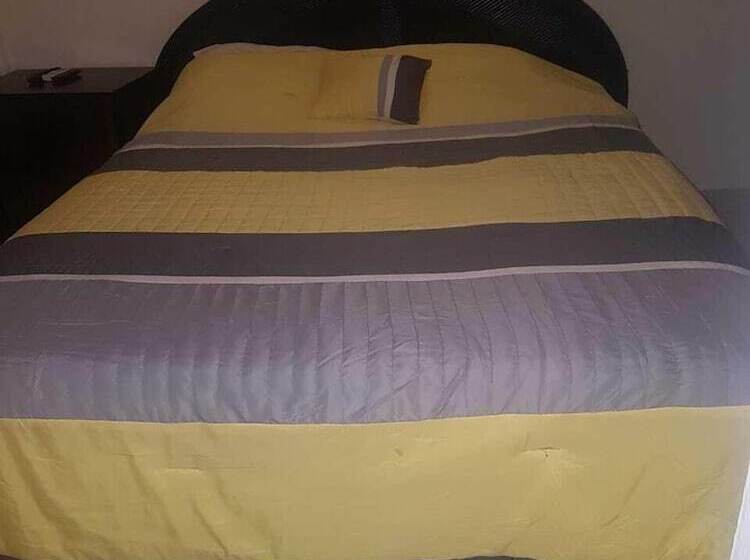 پانسیون Over The Hill Residence