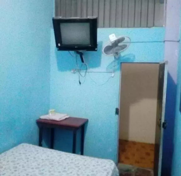 ペンション Hospedaje Independencia Pucallpa