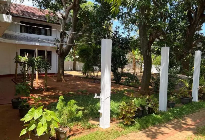 ペンション Nallur Residence