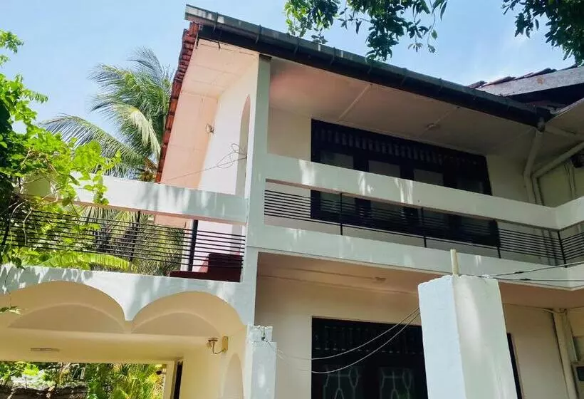 ペンション Nallur Residence