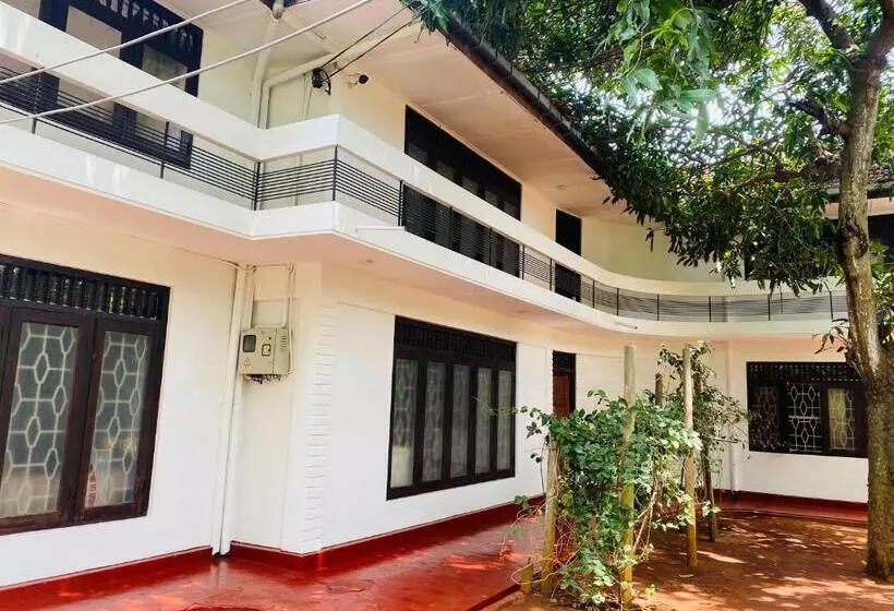 ペンション Nallur Residence