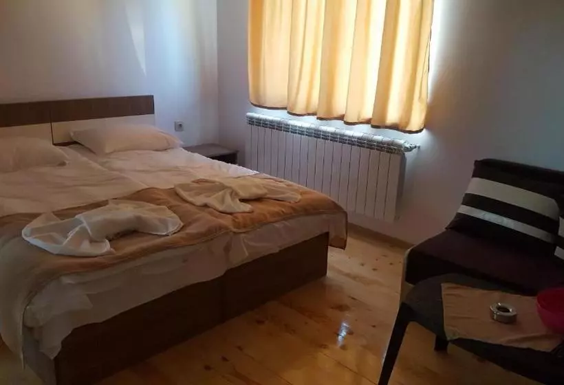 پانسیون Sirakovata Kushta