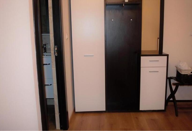 Pensió Casa Rendez Vous