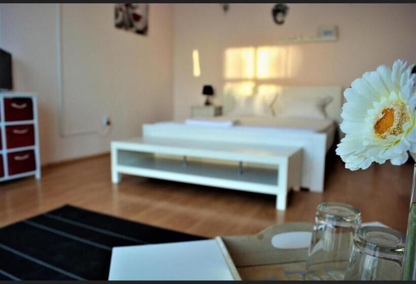 Pensió Casa Rendez Vous