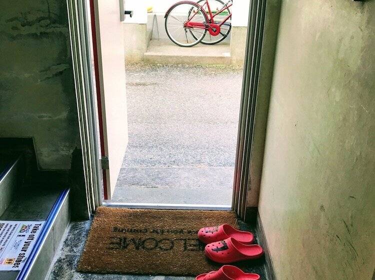 Пансион Guesthouse Lululu 無料朝食&夕食カレー 街まで電車8分 ローソン隣