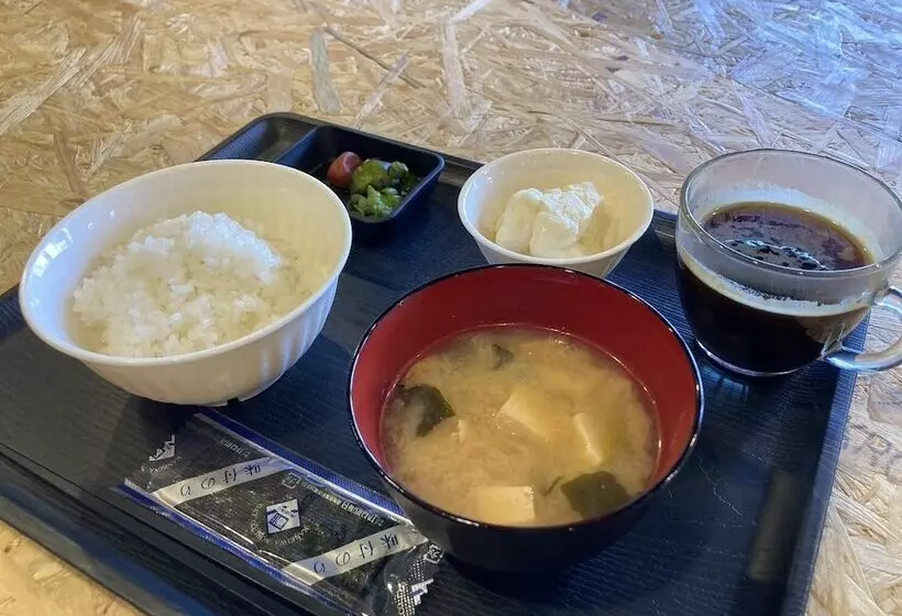 پانسیون Guesthouse Lululu 無料朝食&夕食ｶﾚｰ 街まで電車8分 ﾛｰｿﾝ隣
