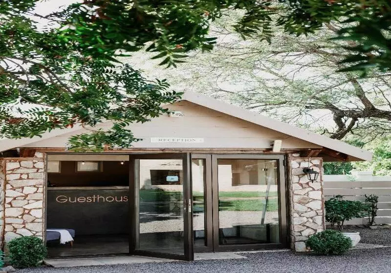 پانسیون Lighthouse Guesthouse & Cafe