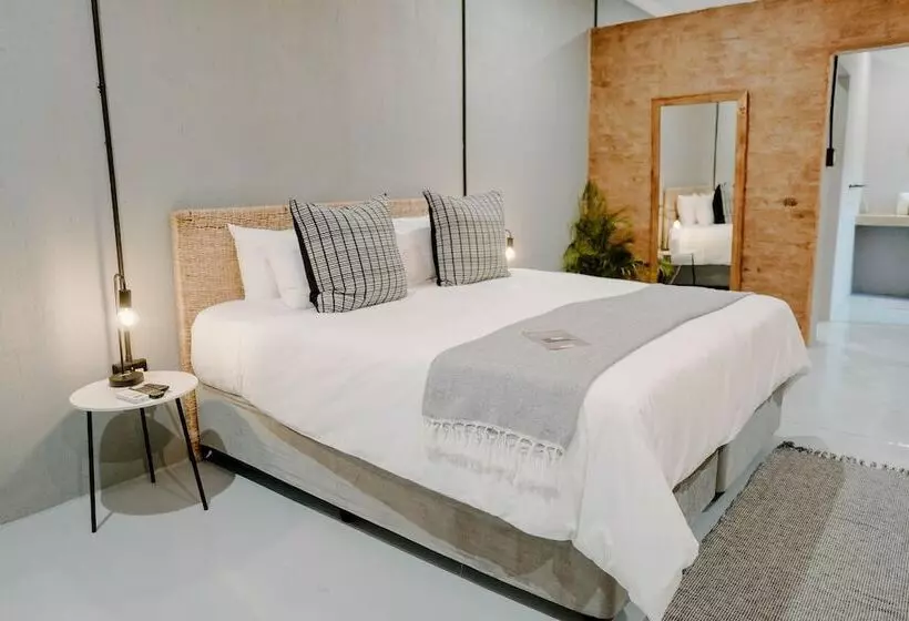 Majatalo Lighthouse Guesthouse & Cafe