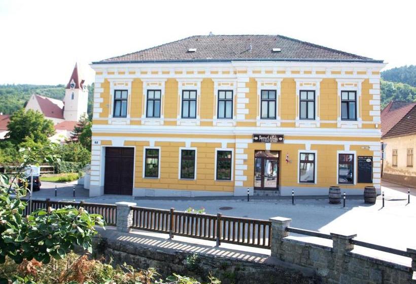 הוסטל Papperl A' Pub