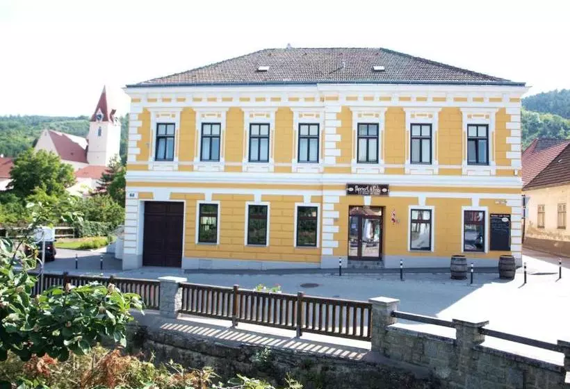 Retkeilymaja Papperl A' Pub