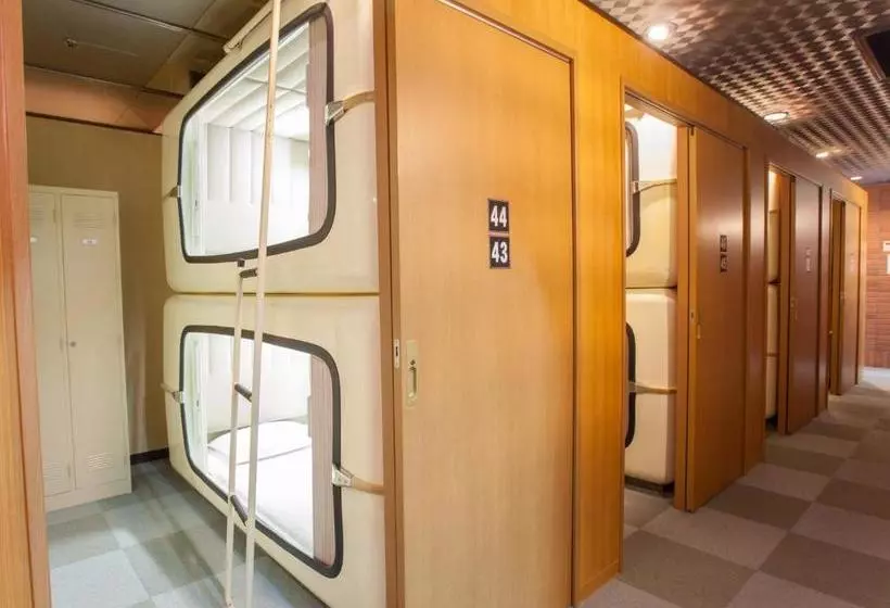 Capsule Hotel New Grand