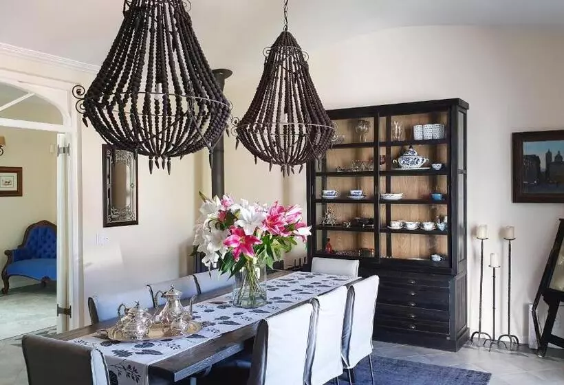 پانسیون Villa Adalbert Guesthouse