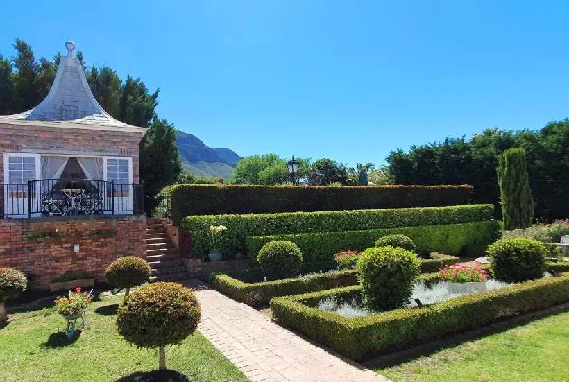 پانسیون Villa Adalbert Guesthouse