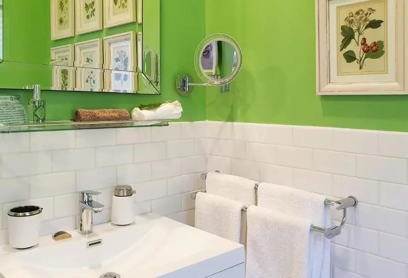 پانسیون Villa Adalbert Guesthouse