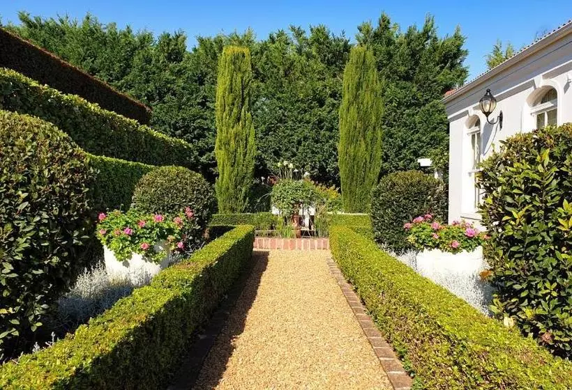 پانسیون Villa Adalbert Guesthouse