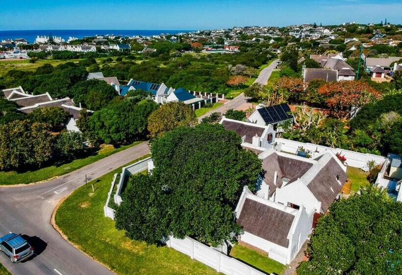 펜션 Cottage On College