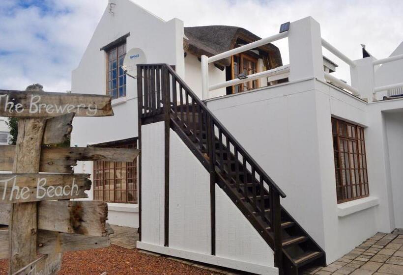 펜션 Cottage On College