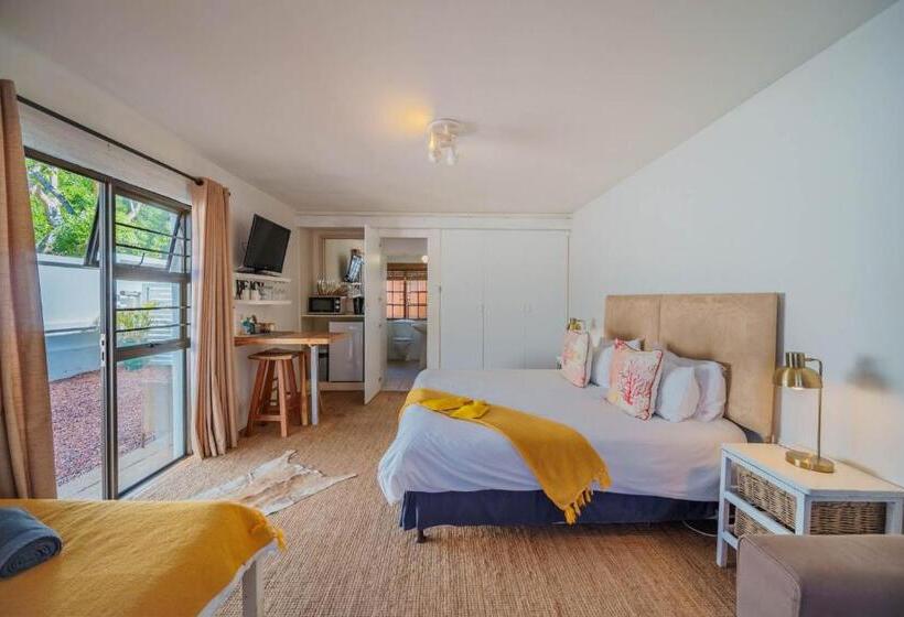 펜션 Cottage On College