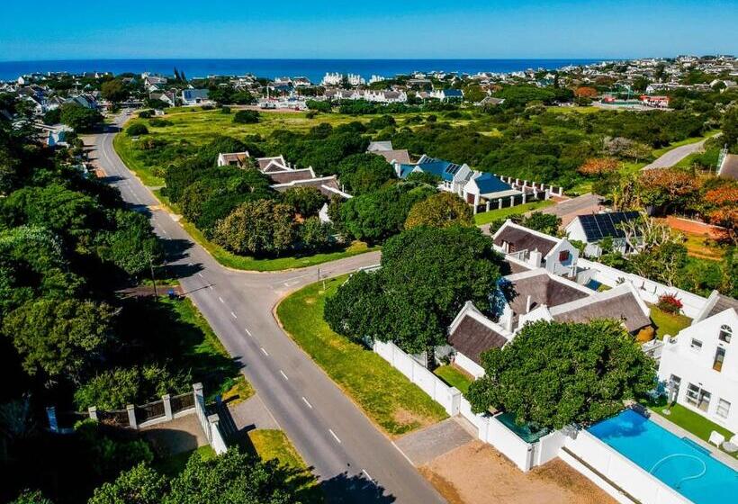 펜션 Cottage On College