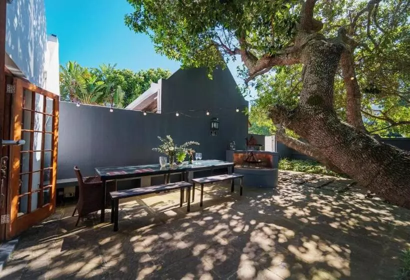 Majatalo Cottage On College